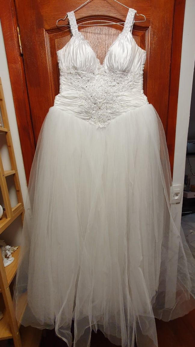 Rochie de mireasa cu voal