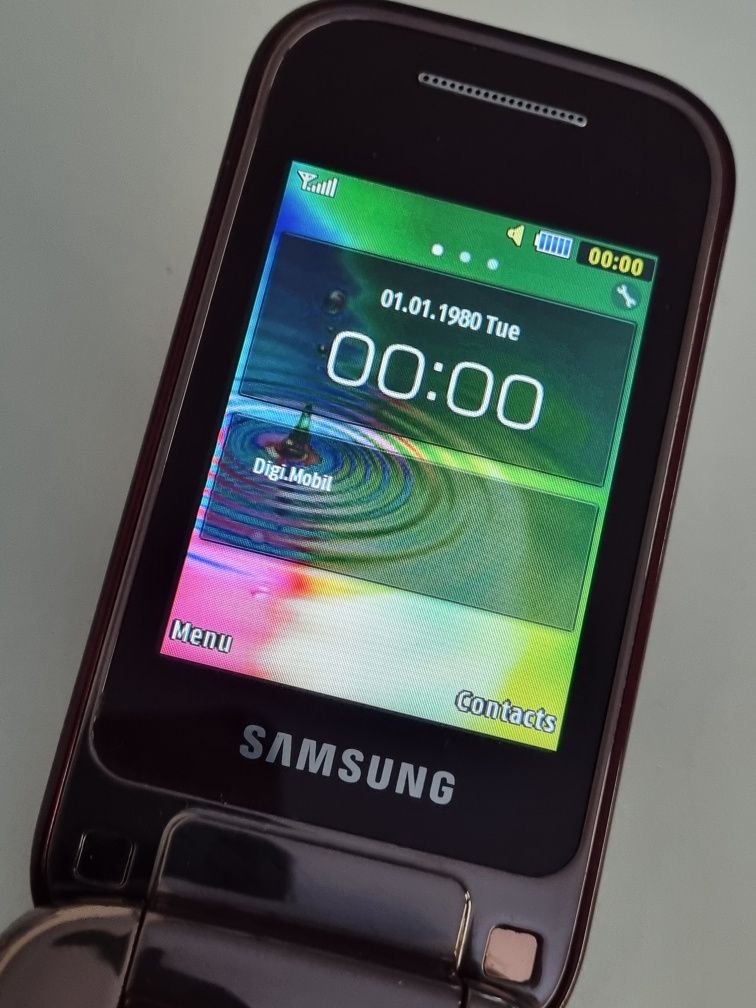 Super telefon cu clapeta Samsung GT - C3590 cu încărcător
