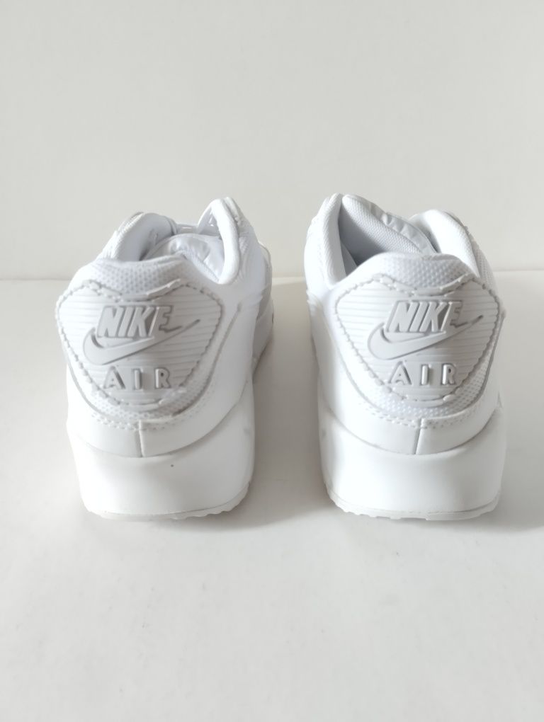 Нови Nike Air Max 90 Triple White Дамски Маратонки Номер 40,5