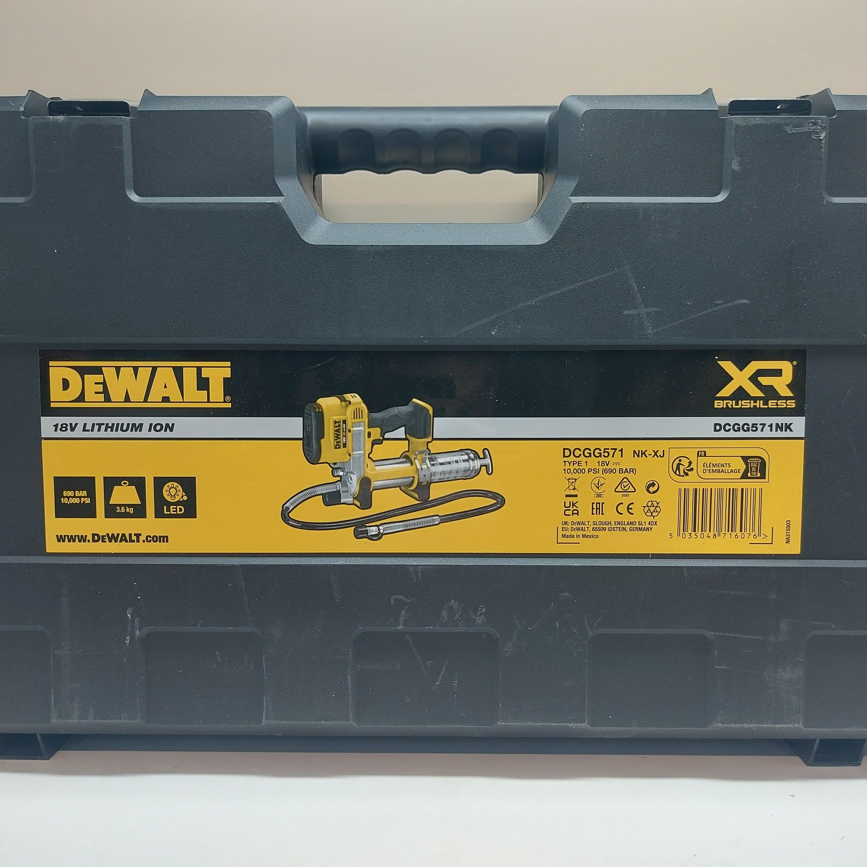 Акумулаторна гресьорка Dewalt DCGG571NK