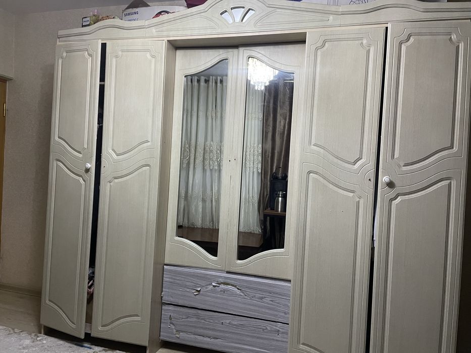 Продаётся белый бу шкаф