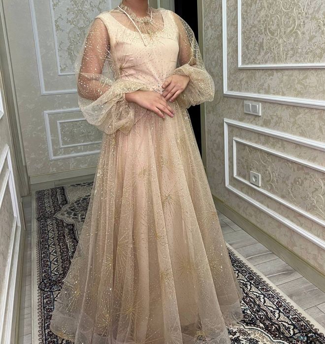 Вечернем платье