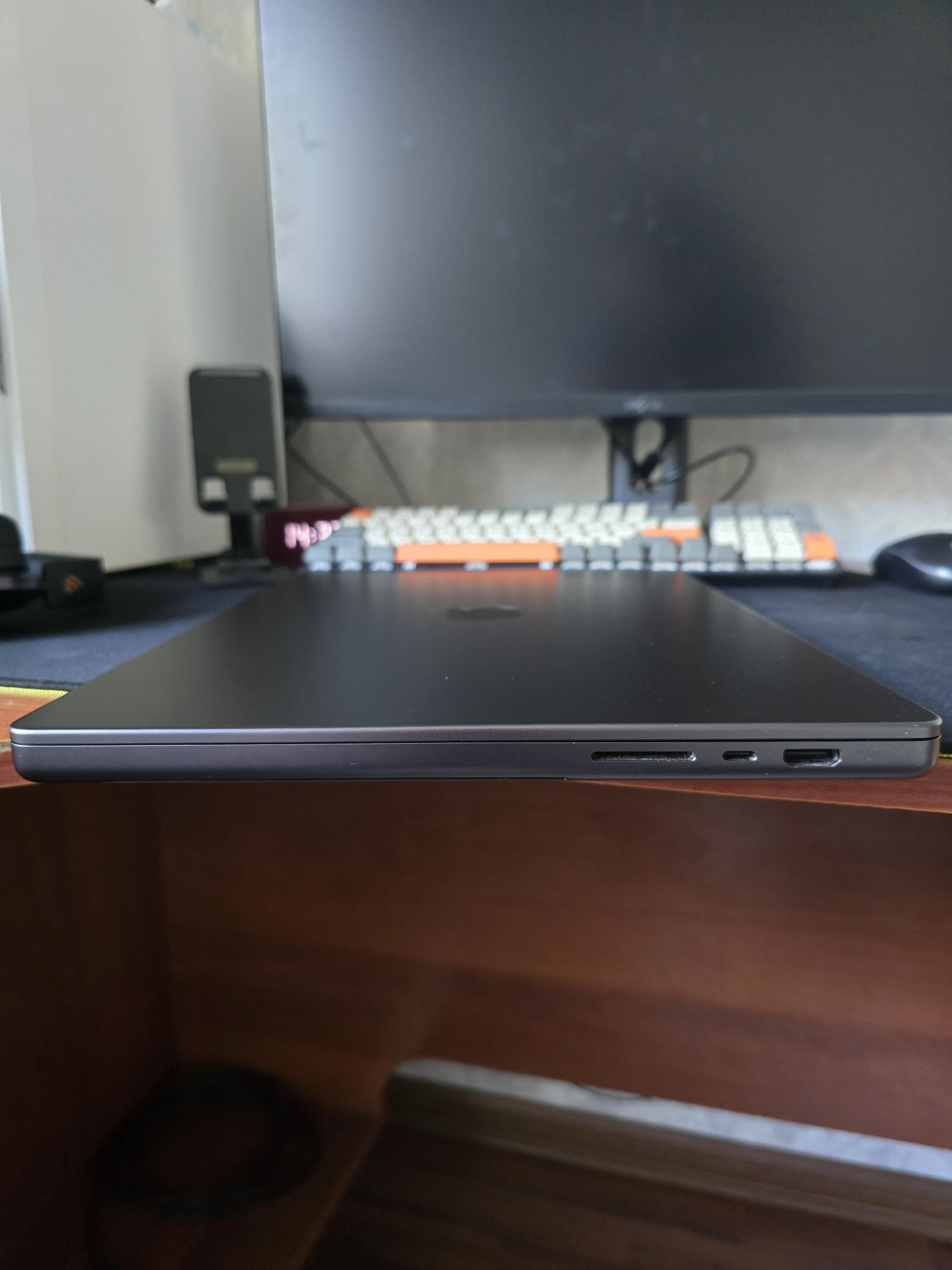 Macbook pro 16inch m4 pro 48/512