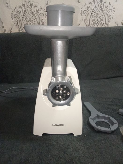 Продам мясорубку Kenwood
