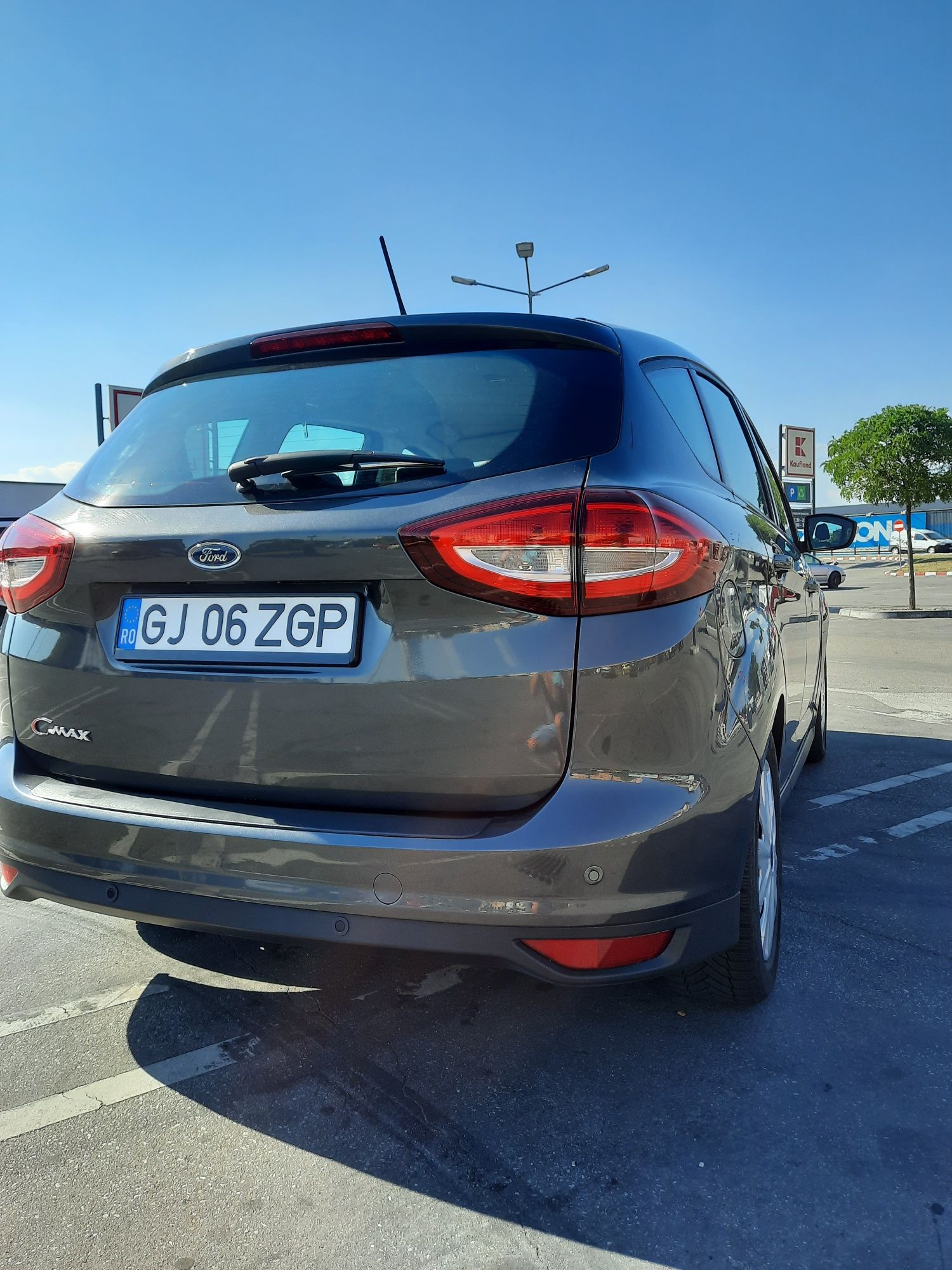 Vând Ford C-max-an fabricație 2019