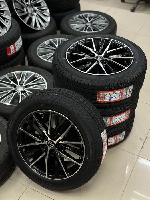 Камри 75  новый Зимний комплект   215 55 R17 лепучка