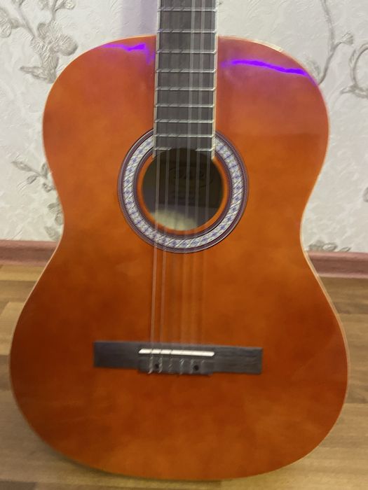 Gitara Model: SAR- 39. Made in P. R.C