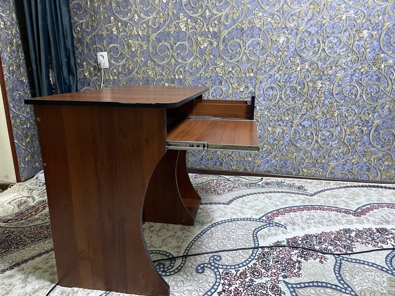 Парта стол сотилади