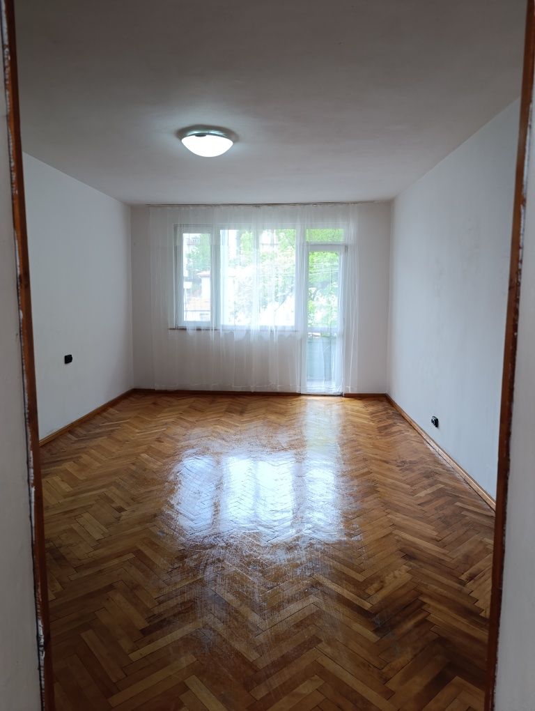 Дава се под наем Тристаен апартамент в Шумен, Център - 85 кв.м за 229.5 € - Снимка #10