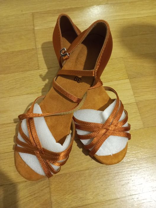 Обувки за латино танци