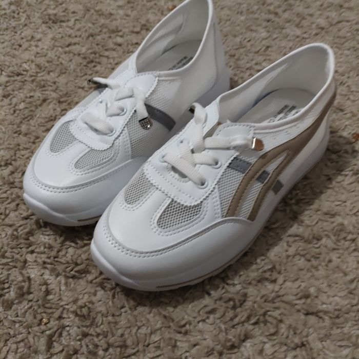 Женщина обувь продам новый размер39