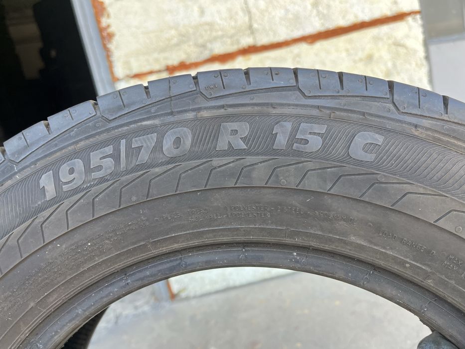 2 бр. гуми за бус 195/70/15C Semperit DOT 4718 6+ mm