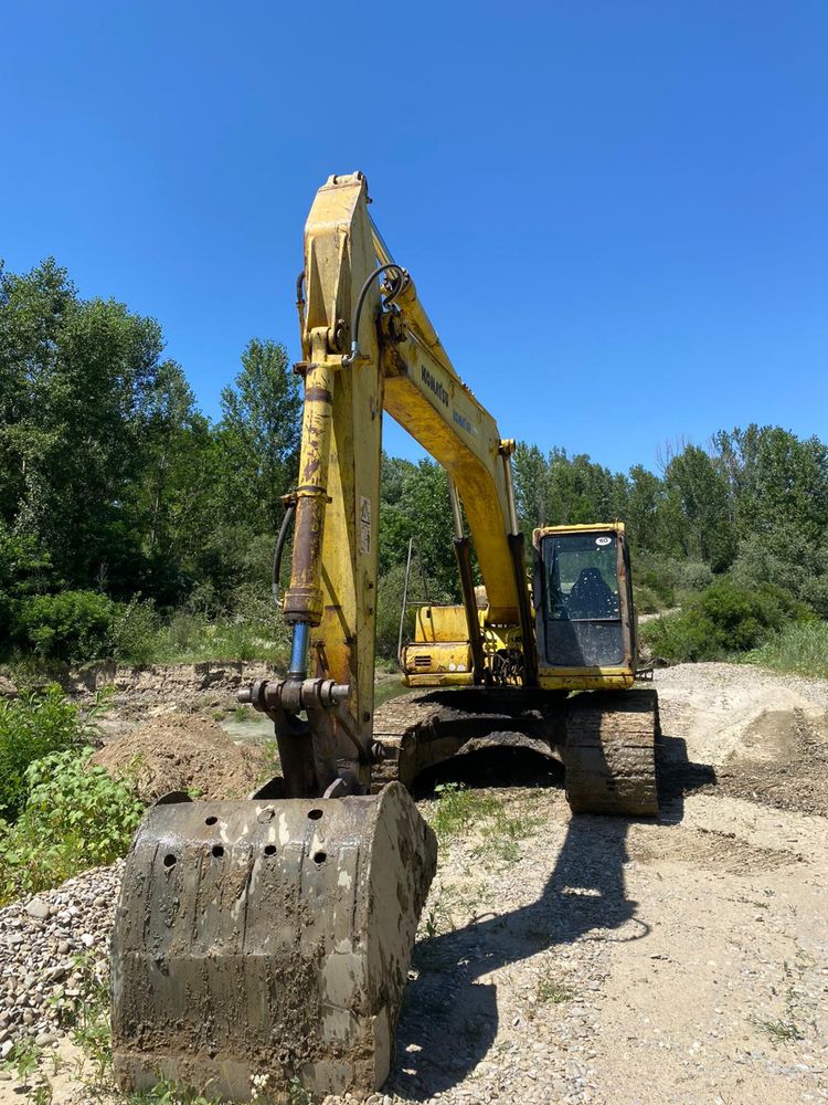 Excavtor komatsu pc210