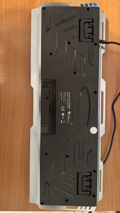 Продавам геймърска клавиатура Genesis RHOD 420 RGB NKG-1234