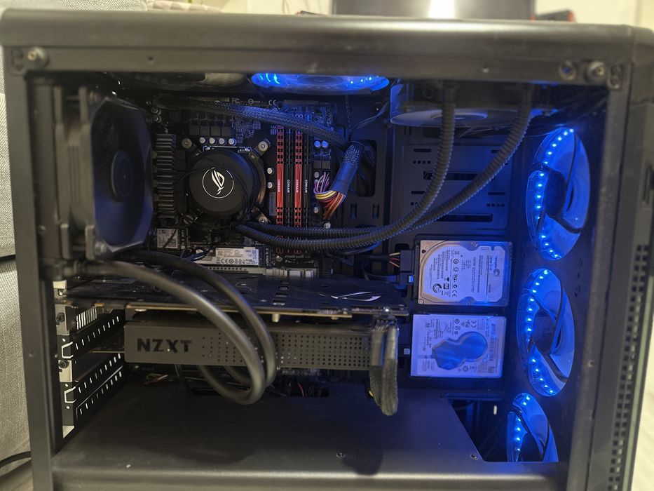 PC Gaming i7 + GTX 1070 Ti (AIO) + Monitor ASUS + Tastatură + Mouse