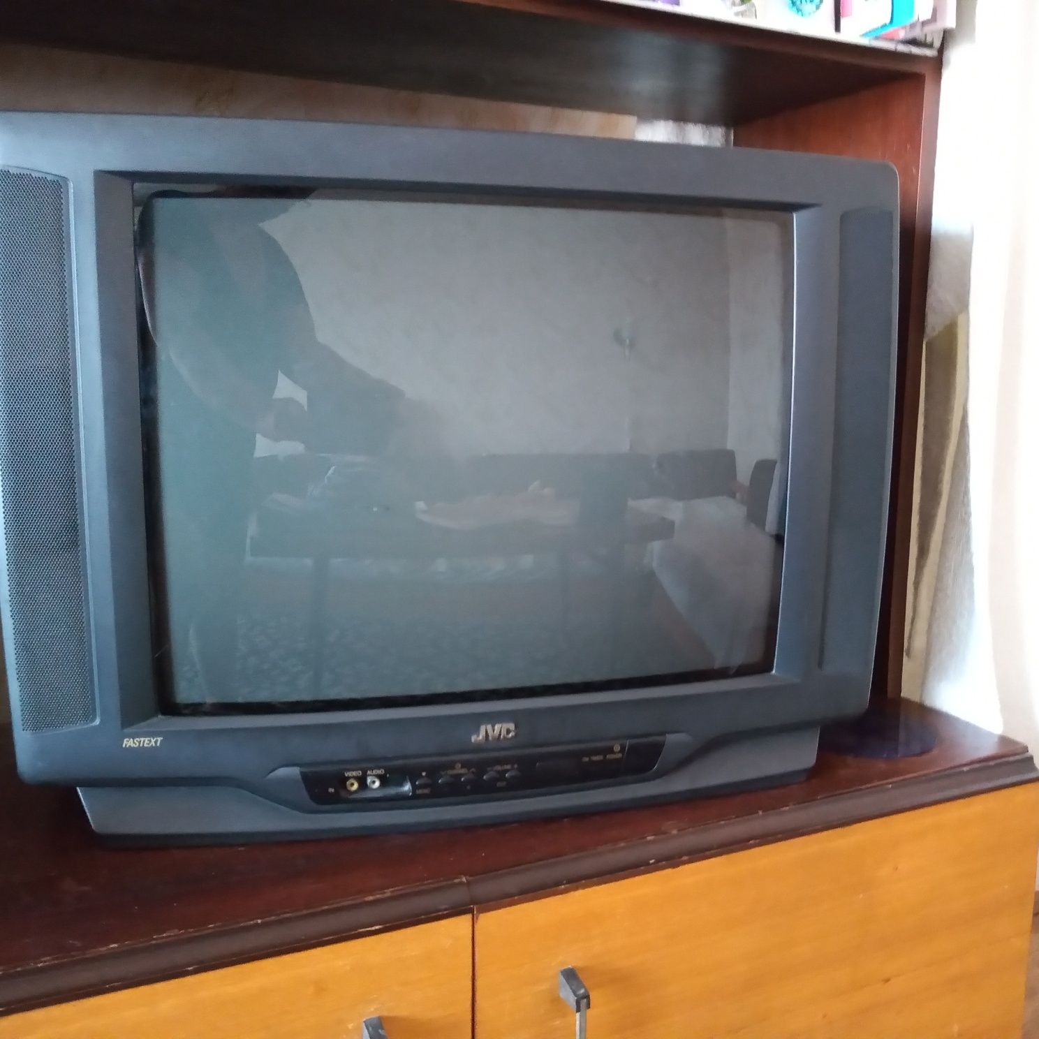 Телевизор JVC работещ
