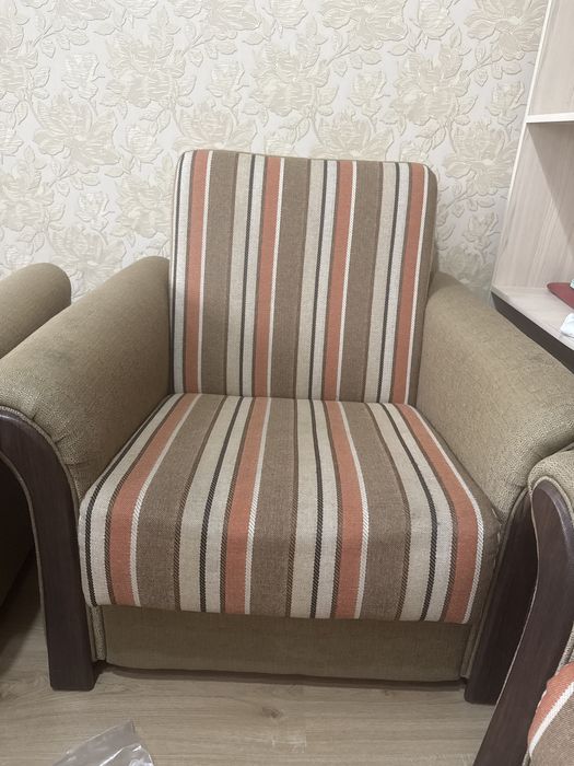 Отдам бесплатно 2 дивана и кресло