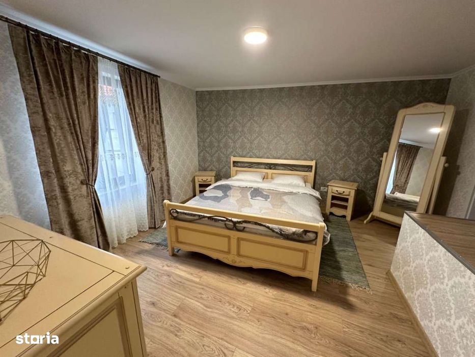 Casă cu 2 apartamente și garaj în schei centrul vechi
