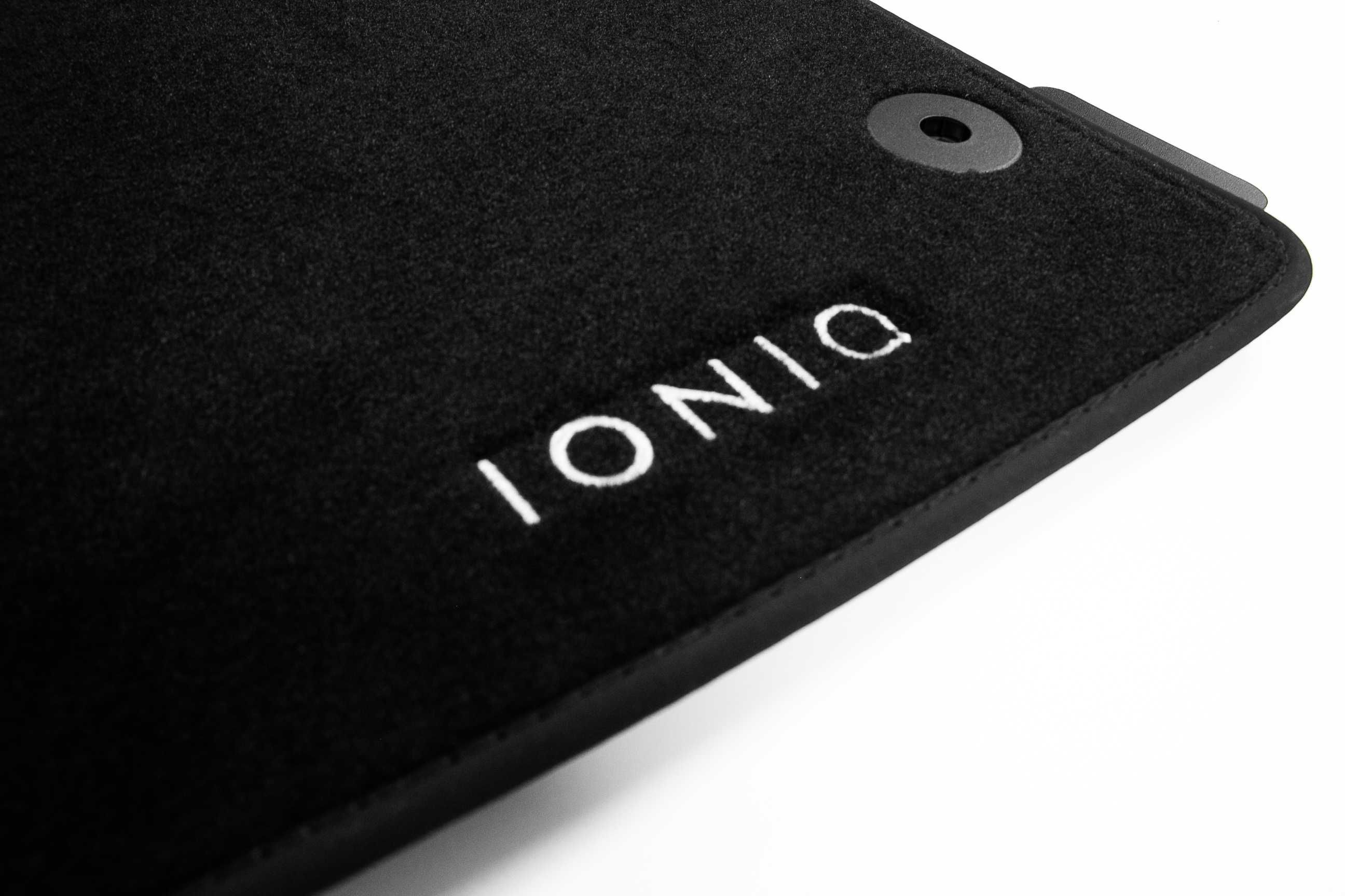 Стелки за Хюндай IONIQ Оригинални Чисто Нови Мокетни Черни
