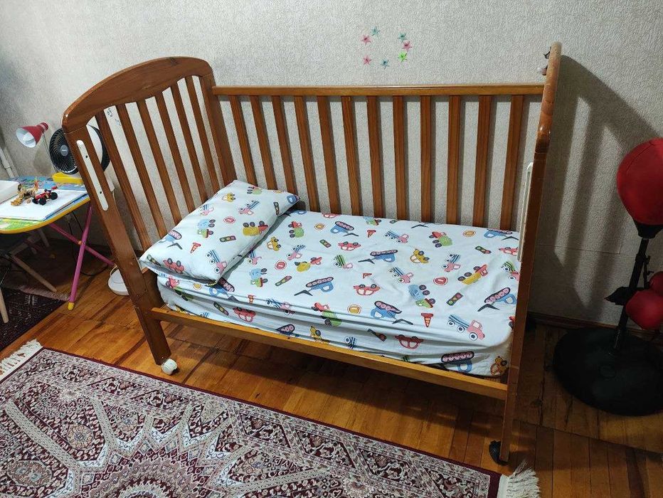 Детская кровать, производство Малайзия, из натурального дерева