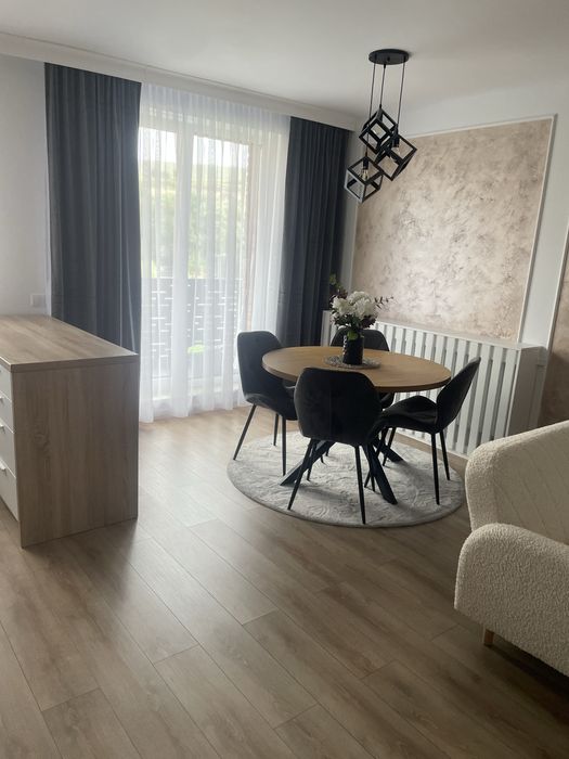 Inchiriez apartament