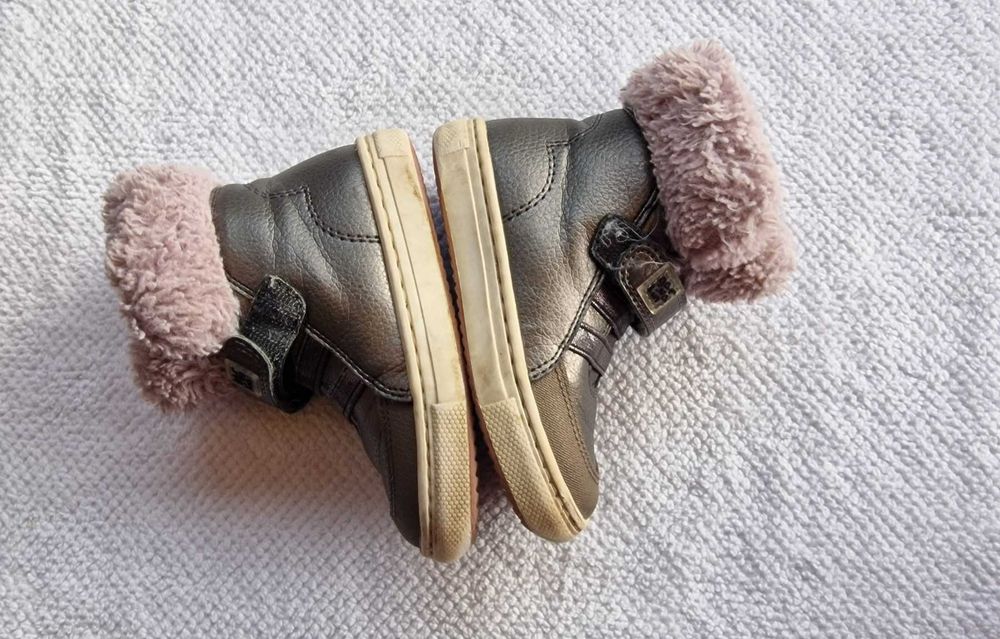 Ботуши, кожа 22 номер,Garvalin / Biomecanics.
Още снимки в коментарите