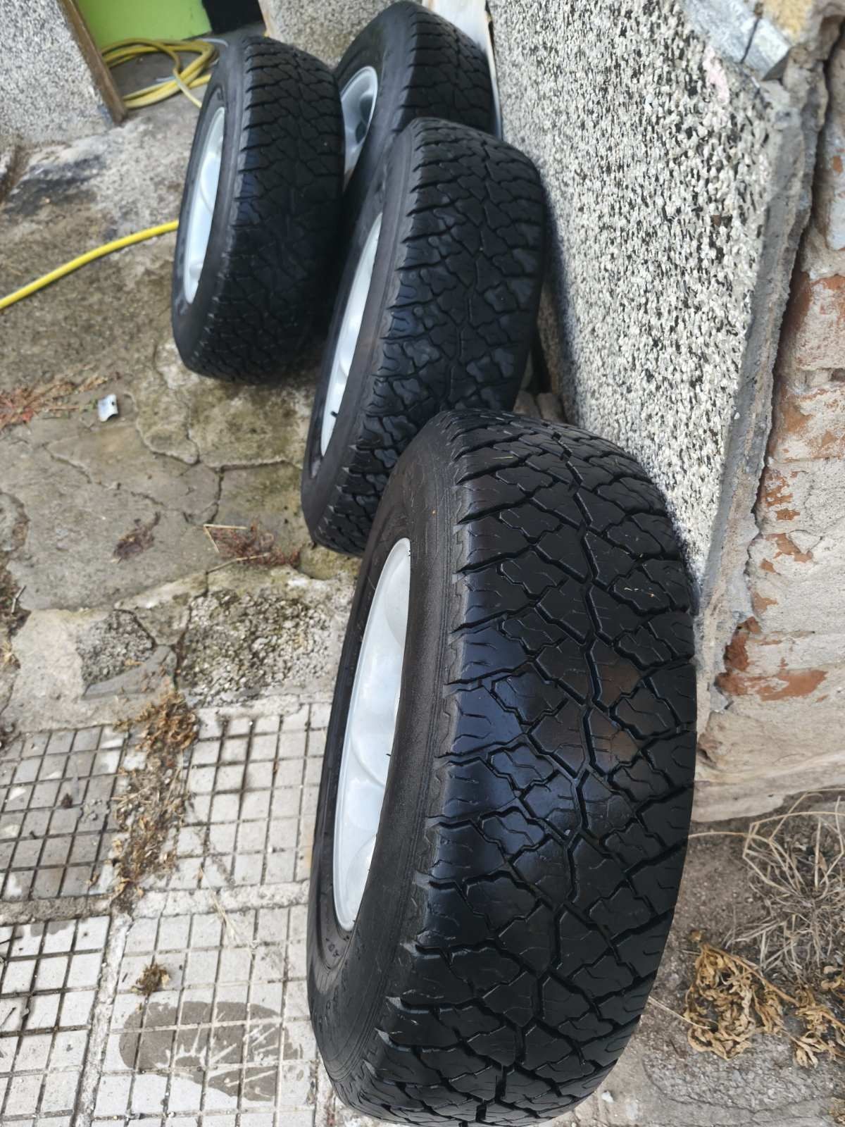 Джанти с гуми 15 за Pajero