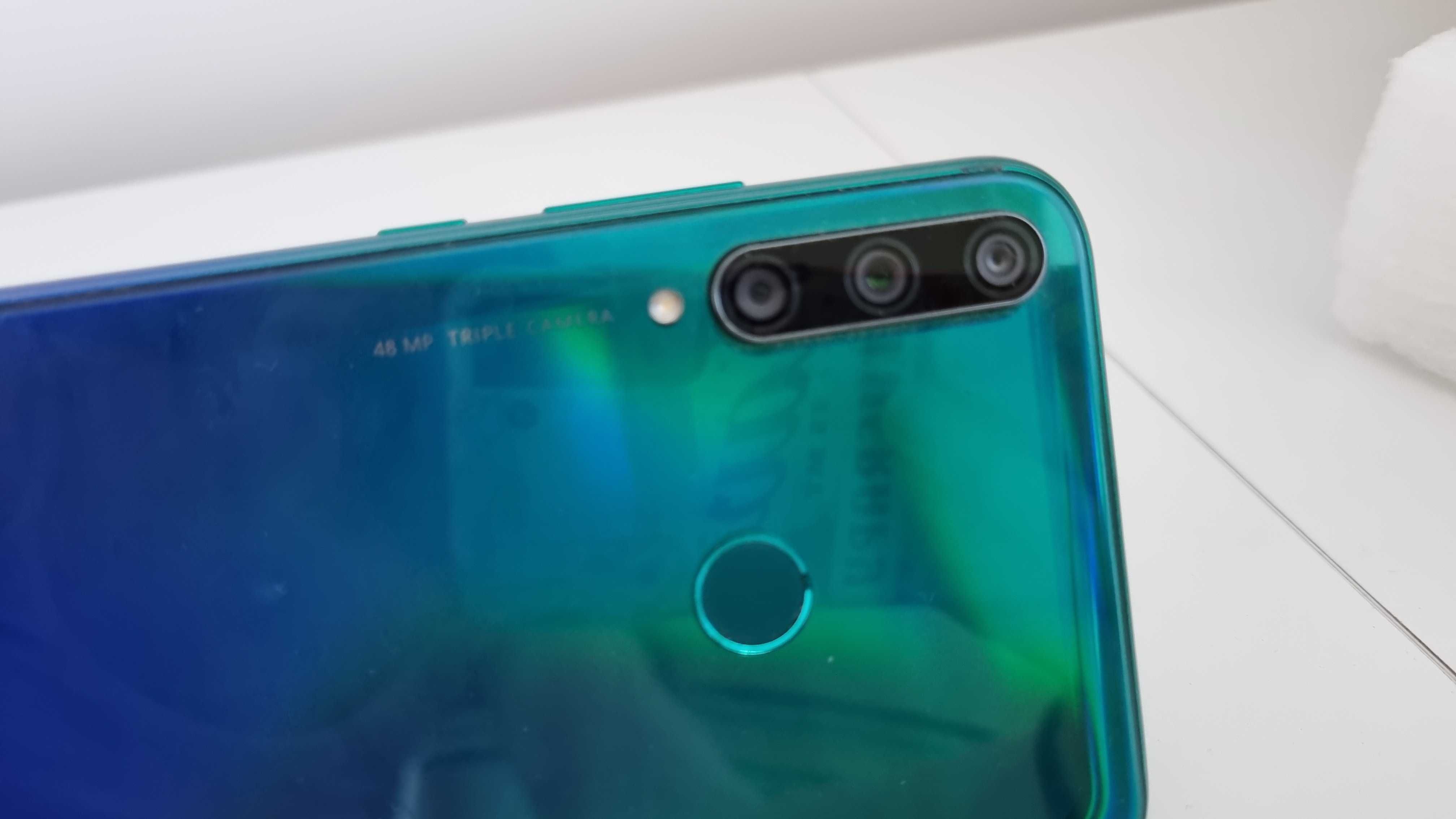 Huawei P40 Lite E - merge acceptabil doar ca are ecranul spart