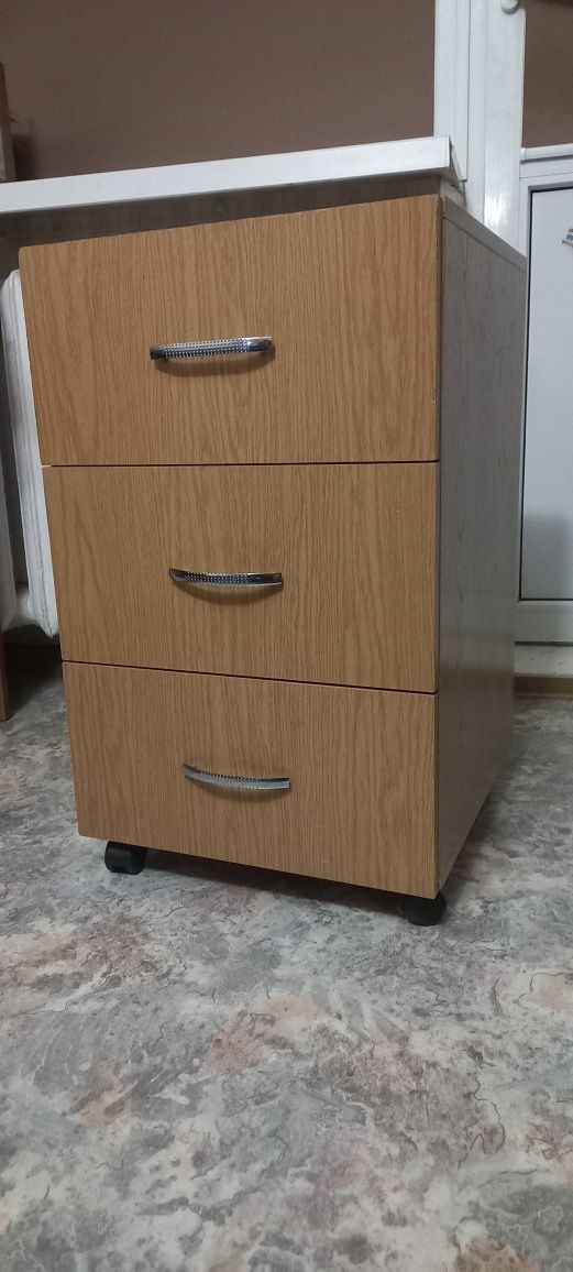 Продам кровать  с тумбочкой
