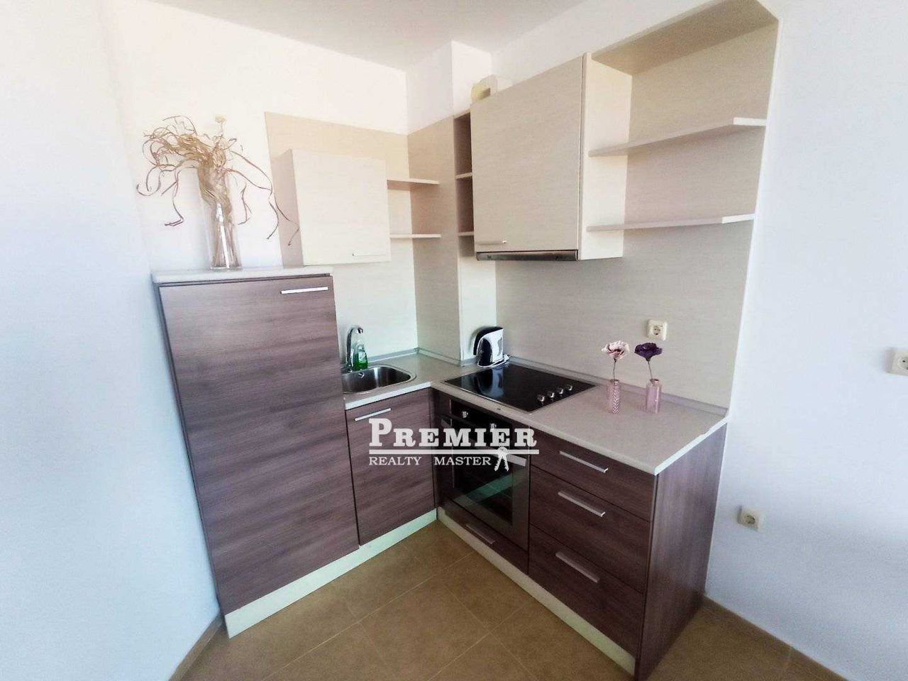 Продава се Двустаен апартамент в с. Равда, Област Бургас - 65 кв.м за 885 €/кв.м - Снимка #1