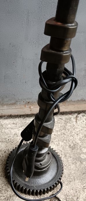 Lampă de birou, ambientala, veioza, artizanala, cu piciorul din ax cu