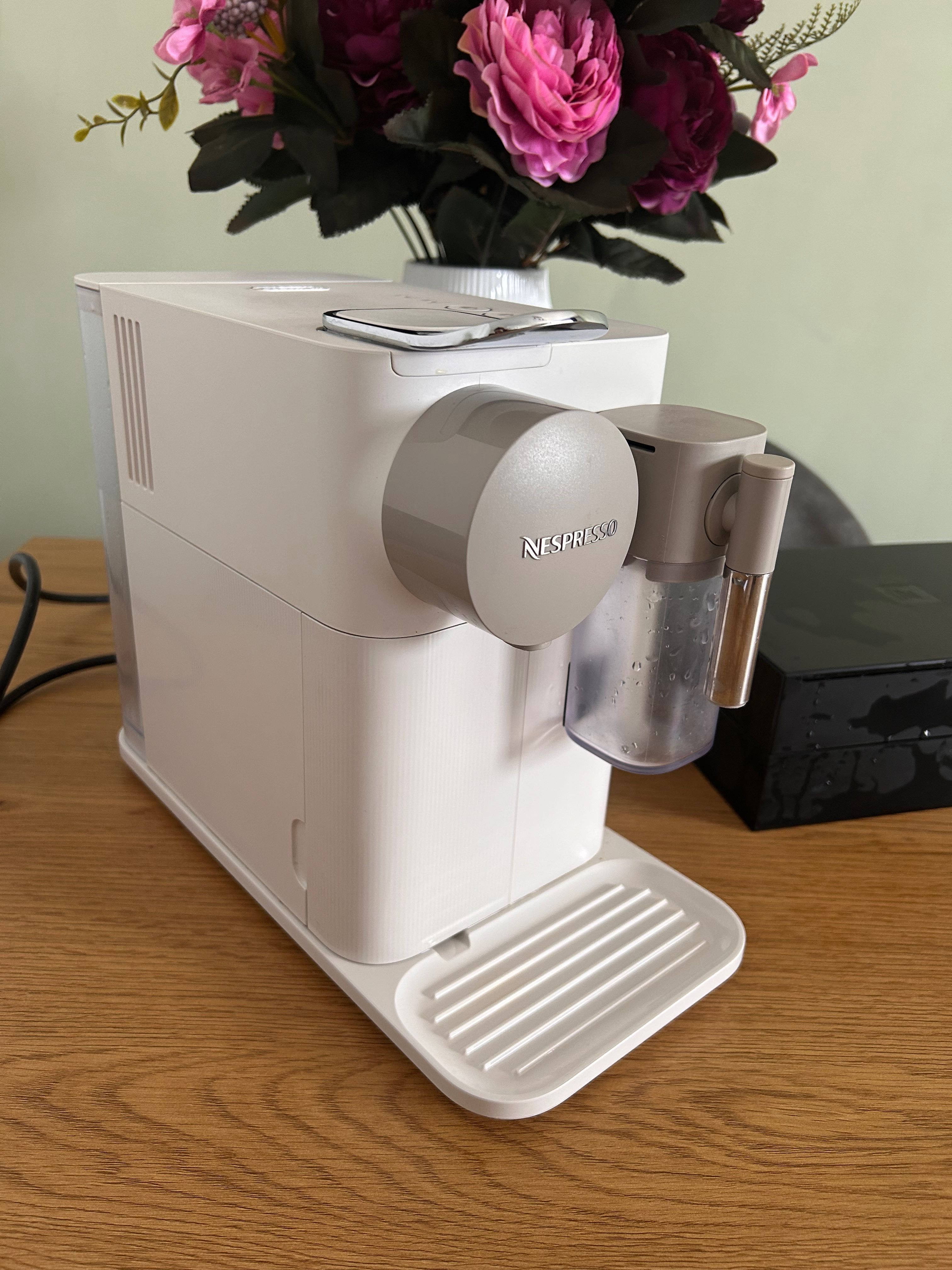 Espressor Nespresso, Lattissima One