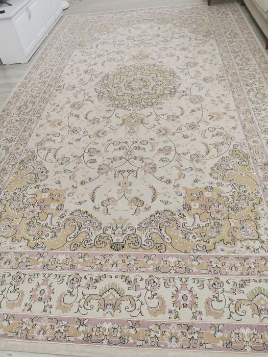 Продам б/у ковры