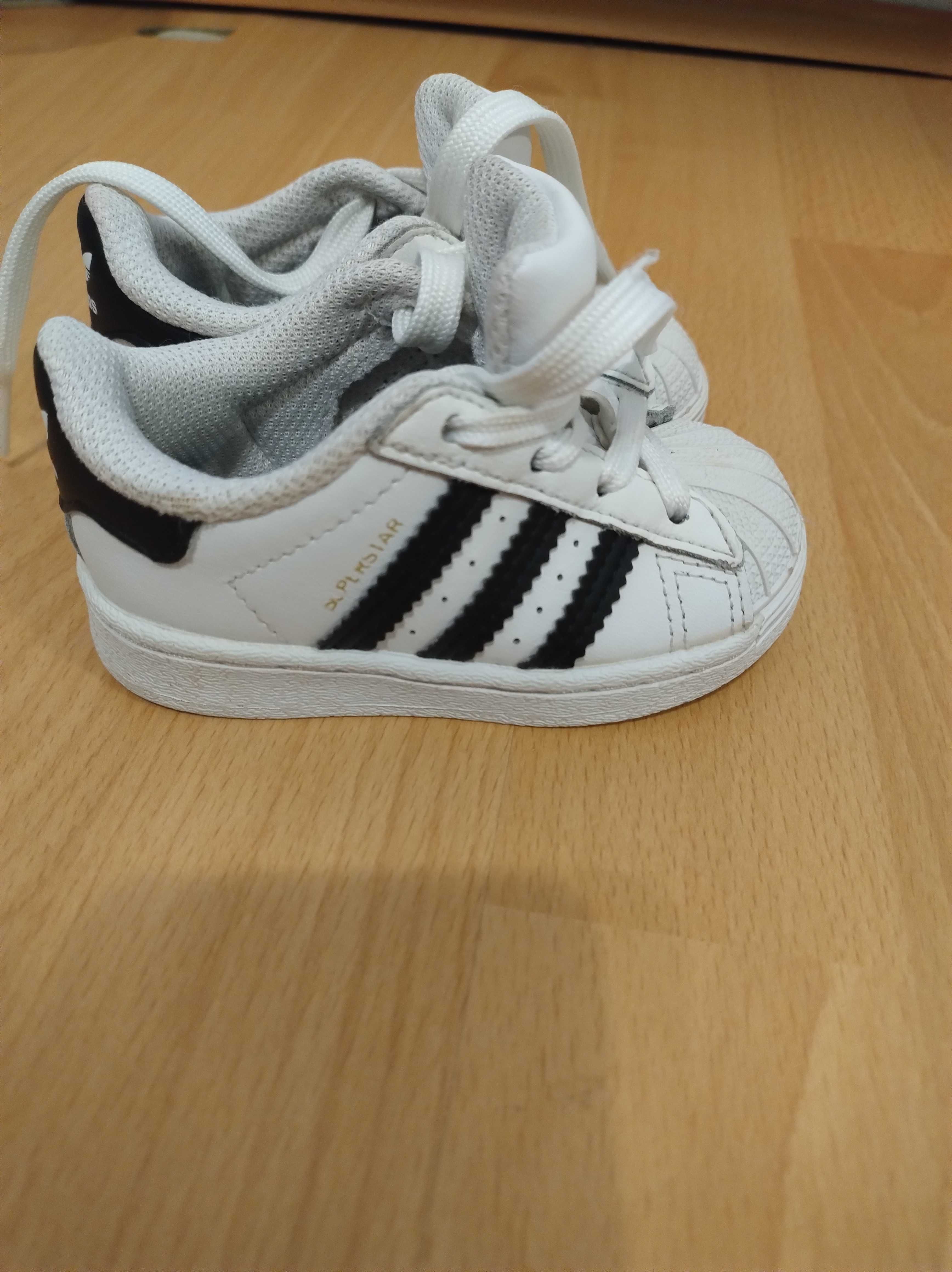 Adidași Superstar