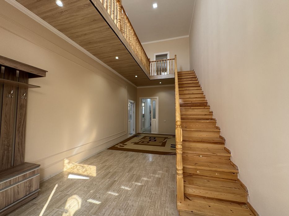 2 qavatli yarm plan xovli joy sotiladi