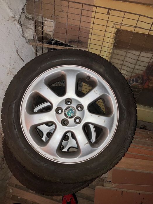 Vând jante aluminiu cu cauciucuri de iarnă