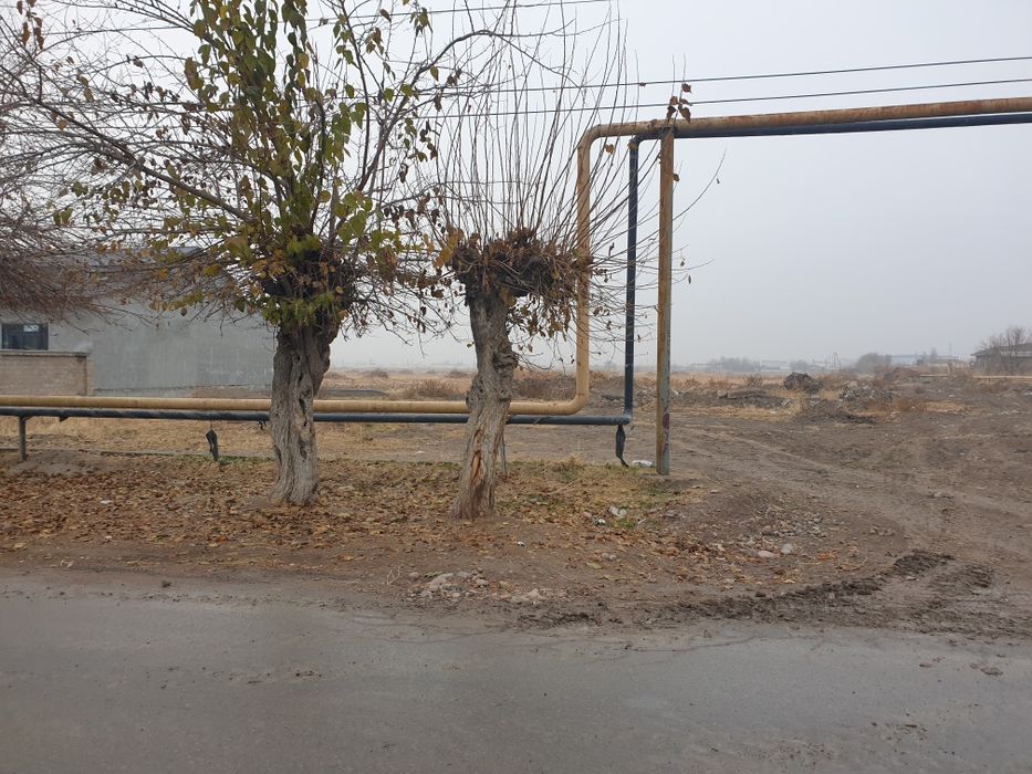 Нурафшон шахар марказида 25 сотих ва 6 сотихли (участка)лар сотилади.