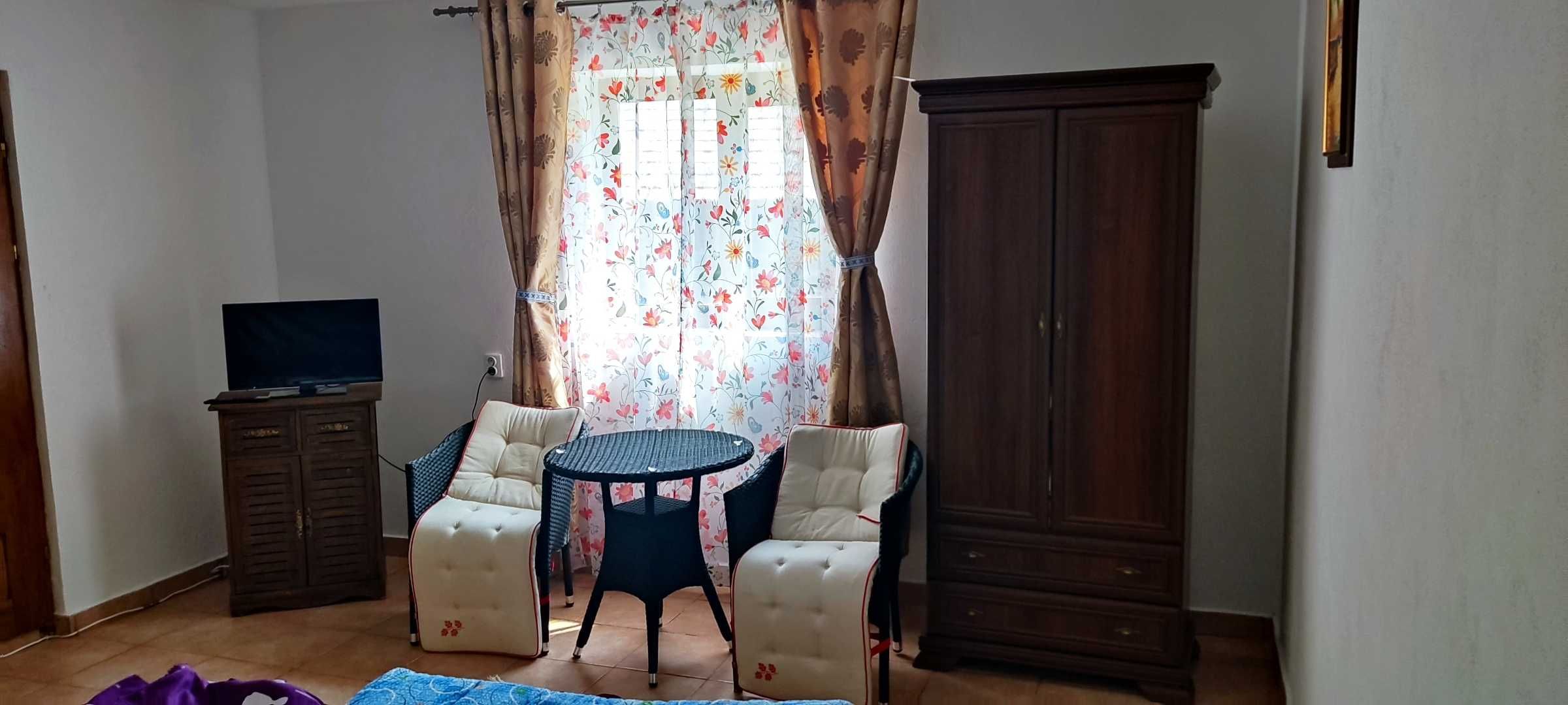 Proprietar vând în zona turistica Polovragi casă cu 3035mp...