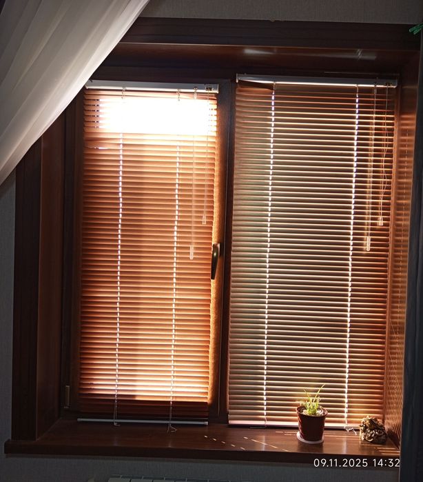 Жалюзи б/у на 3 окна