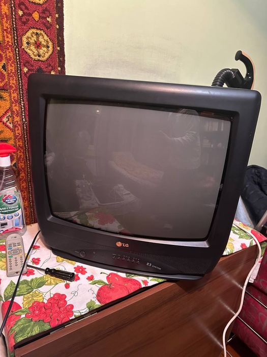 Телевизор LG 23 system б/у в хорошем состоянии