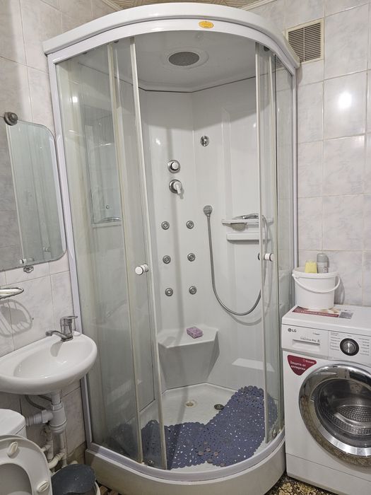 Продам душевую кабину, не новая, но в хорошем состоянии,  рабочая