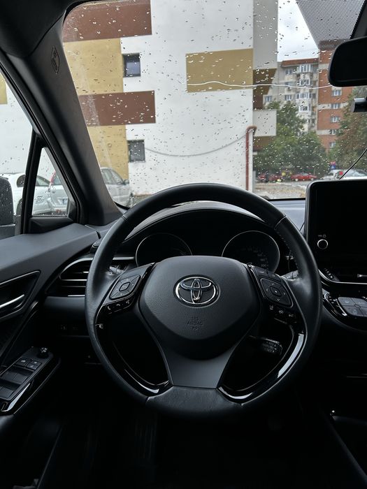 Toyota C-HR, 1.8 Hybrid, 2022, unic proprietar (inca 3 ani garantie)