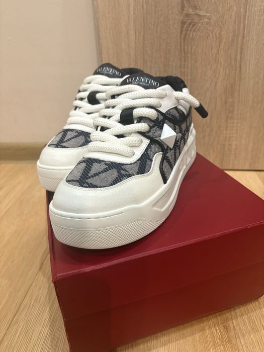 Обувки Valentino