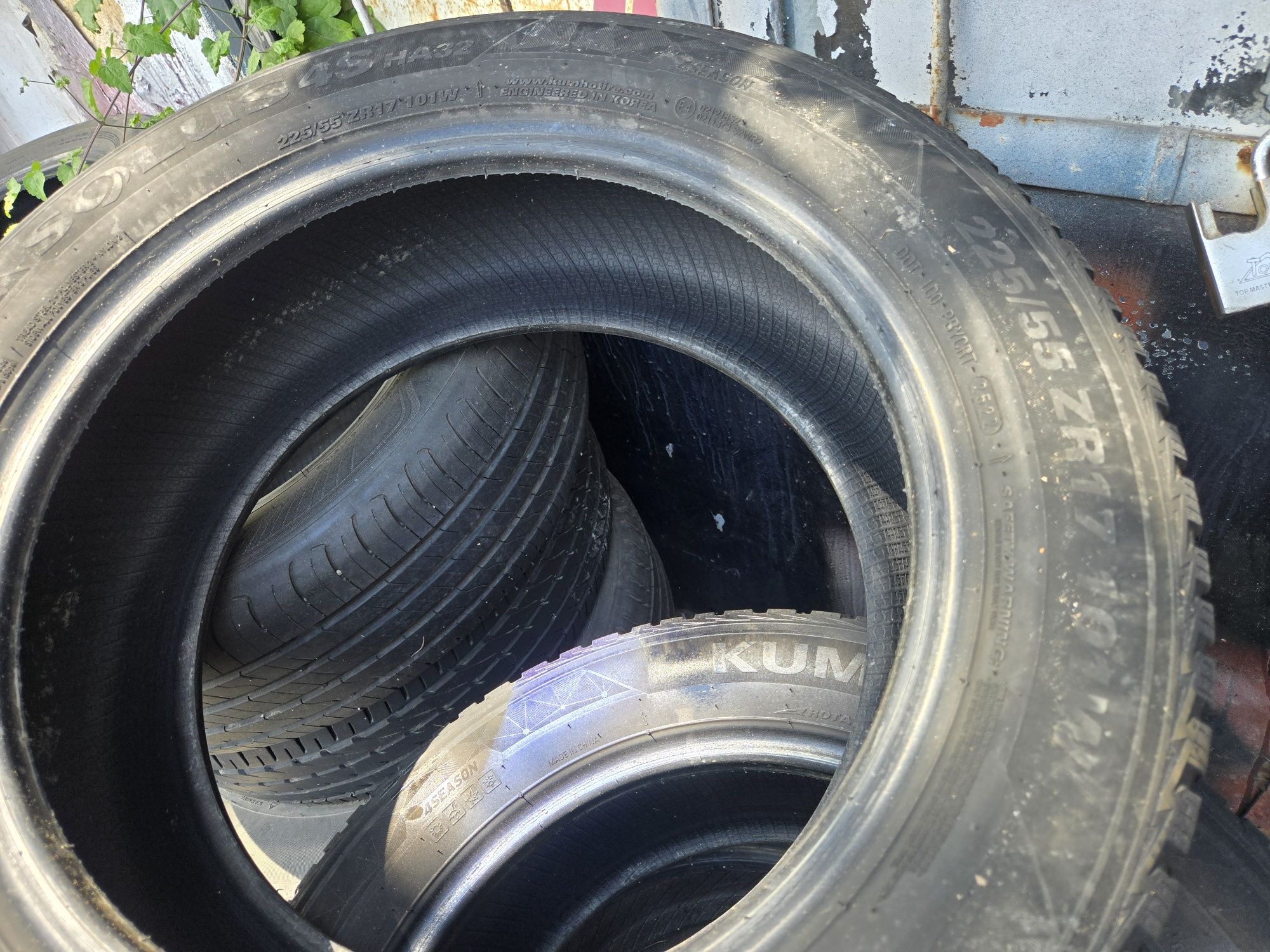 2бр. 225 55 17 Kumho всесезонни.