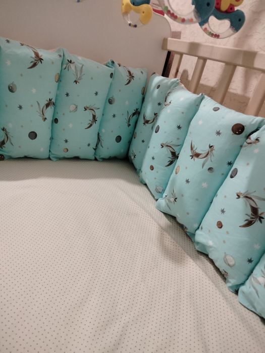 Бортики в комплекте простынь есть .