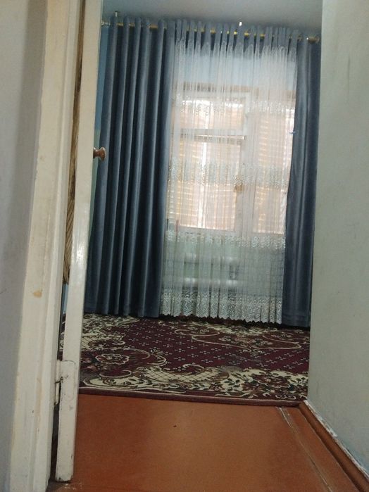 Uchtepa 25 kvartal 1/5/5   2/6 balkon  srochna narxda sotiladi