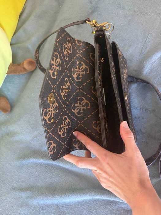 Оригинална дамска чанта Guess – 80 лв