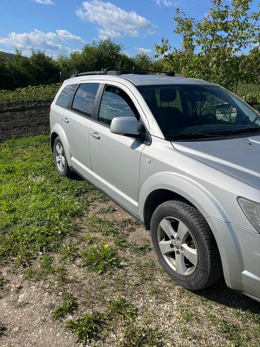 Vând Dodge Journey