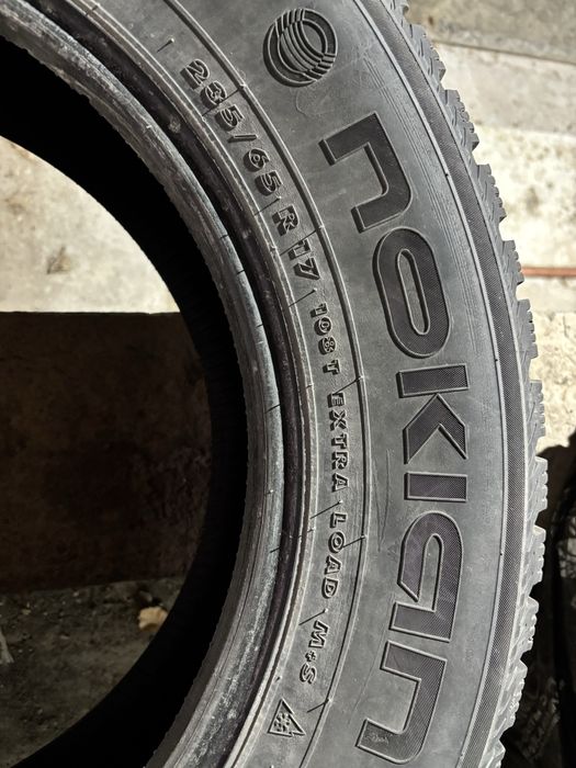 Резина зимняя 235/65/17