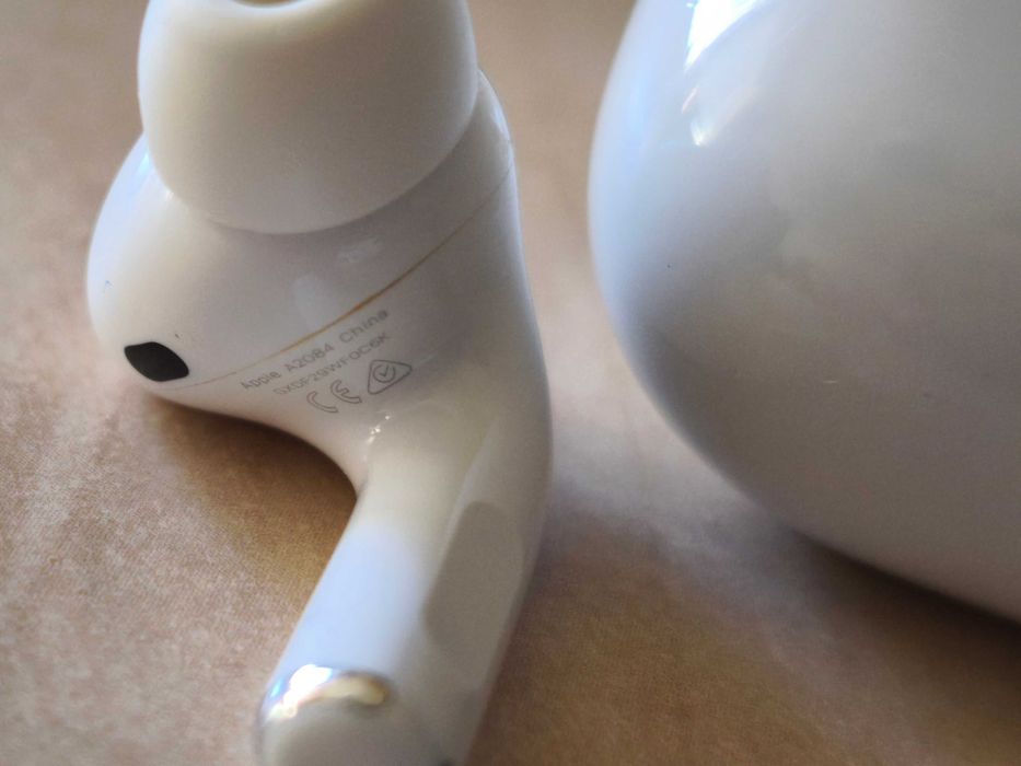 Apple AirPods Pro MWP22ZM/A с кейс за безжично зареждане - оригинални